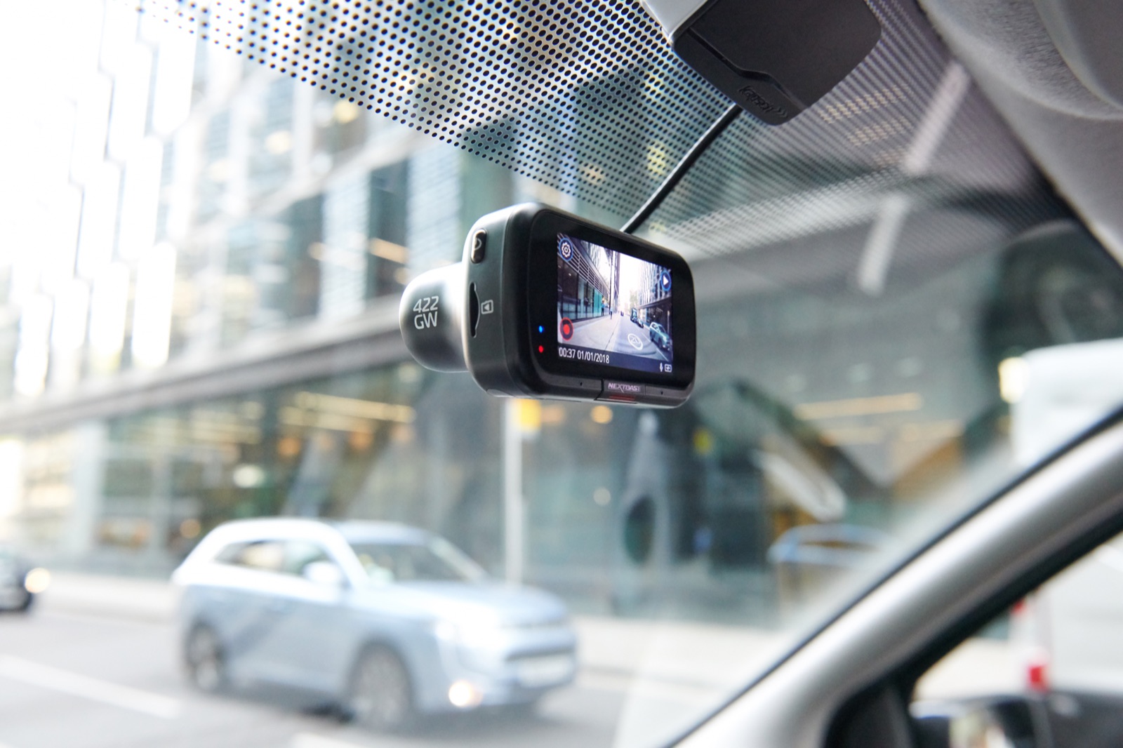 Nextbase 422GW Dashcam an der Windschutzscheibe